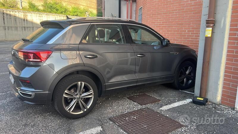 Usata VW T-Roc R-line 116 CV (85 kW) 2020 Grigio SUV