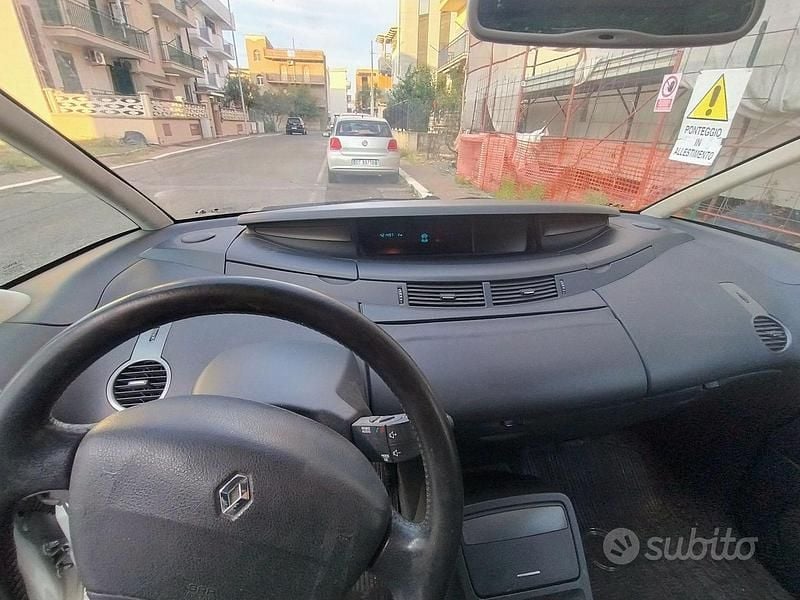 Usata Renault Espace 150 CV (110 kW) 2010 Argento Monovolume