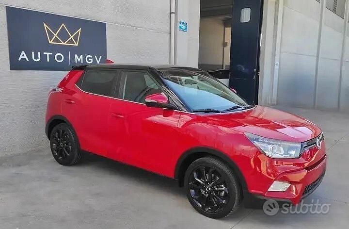 Usata Ssangyong (KGM) Tivoli 116 CV (85 kW) 2016 Rosso SUV