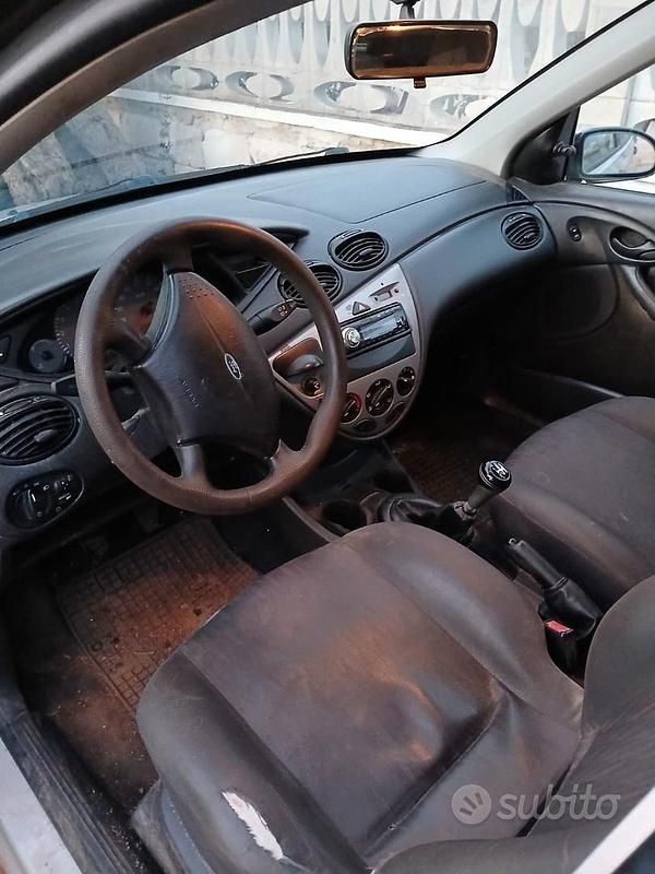 Grigio Usata 2002 Ford Focus Station wagon | 800 € (Ottimo prezzo) - Immagine 1/4