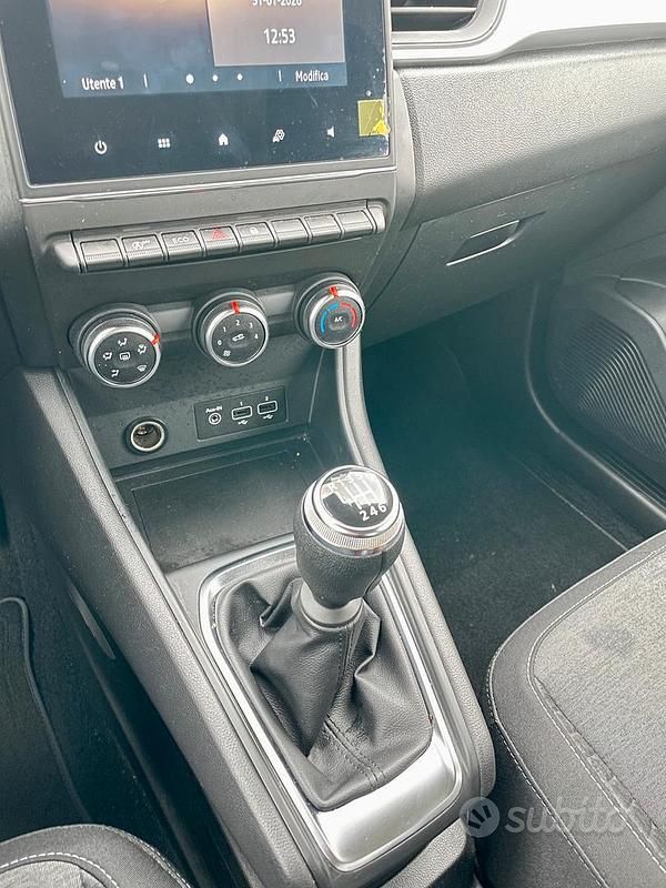 Usata Renault Captur 100 CV (73 kW) 2023 Blu SUV