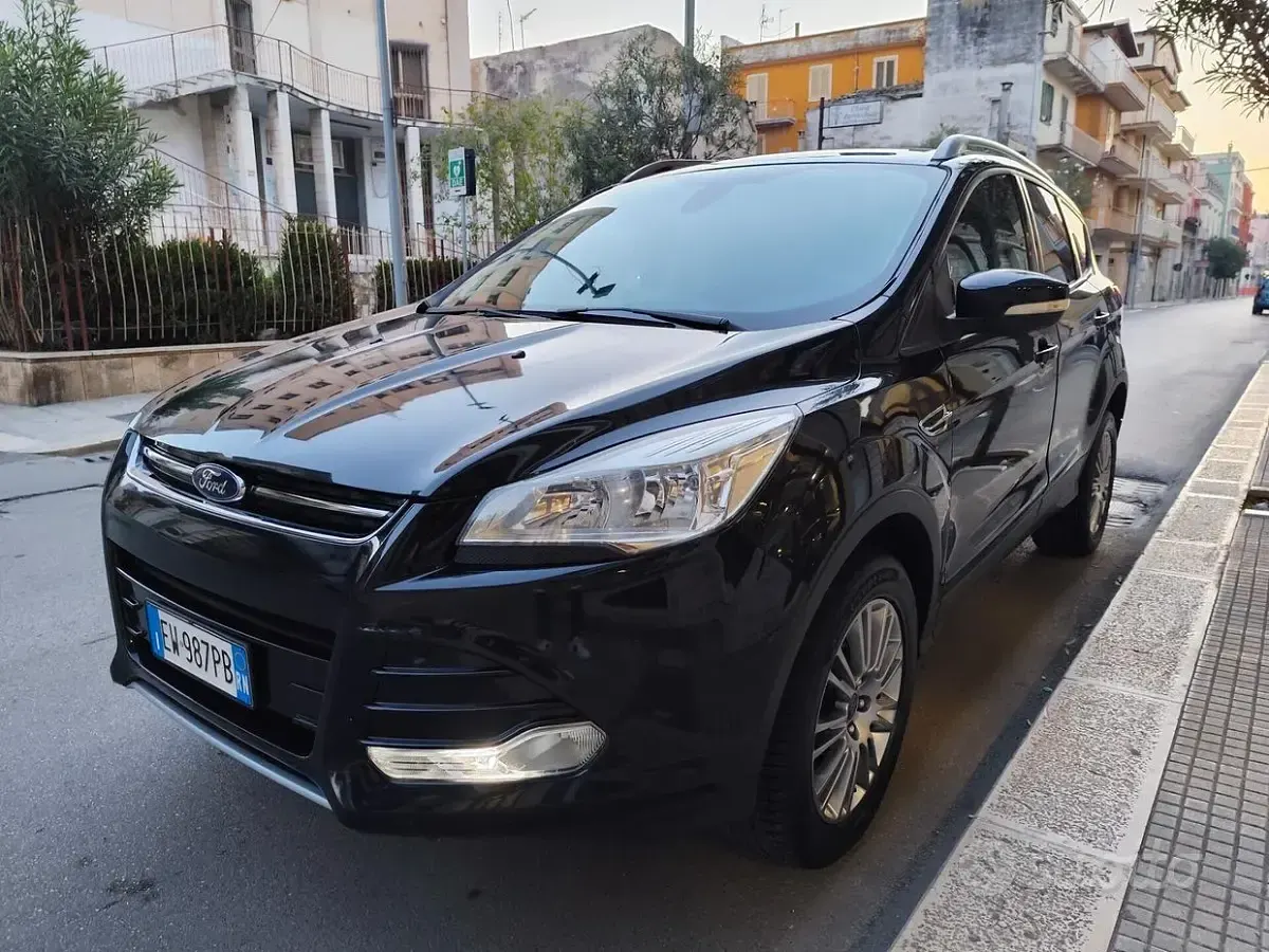 Usata Ford Kuga 163 CV (119 kW) 2014 Nero SUV