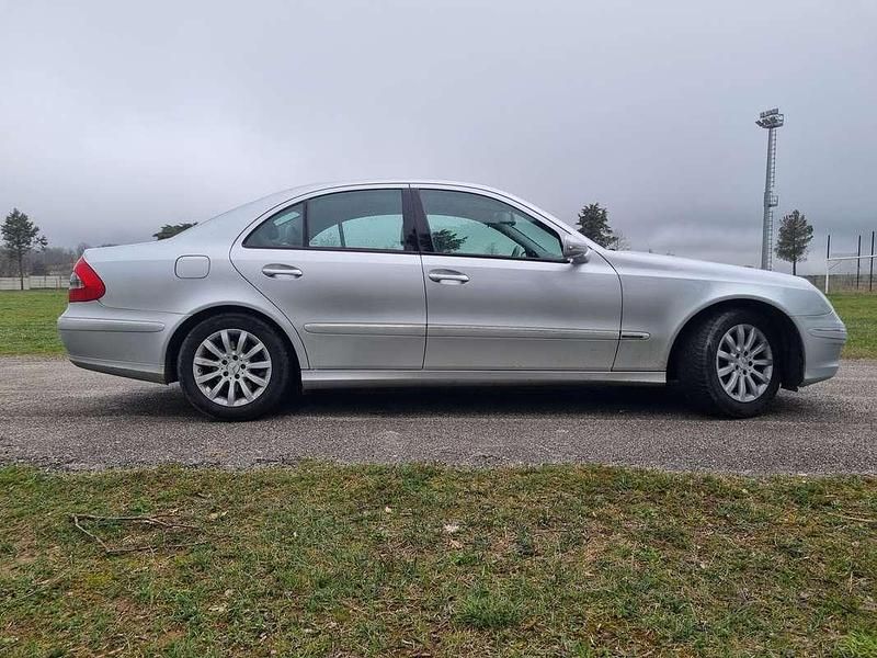 Usado Mercedes E320 Elegance 224 CV (164 kW) 2006 Plateado Berlina
