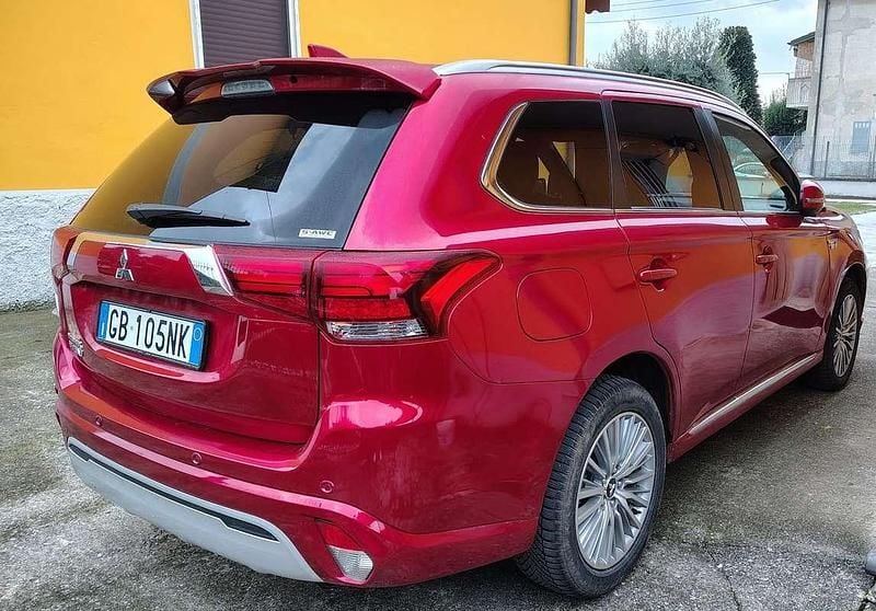Usata Mitsubishi Outlander P-HEV 135 CV (99 kW) 2020 SUV