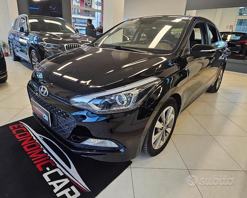 Usata Hyundai i20 Comfort 90 CV (66 kW) 2015 Nero Berlina