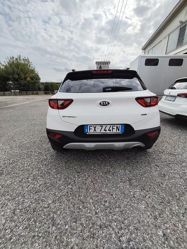 Usata Kia Stonic 120 CV (88 kW) 2019 Bianco SUV