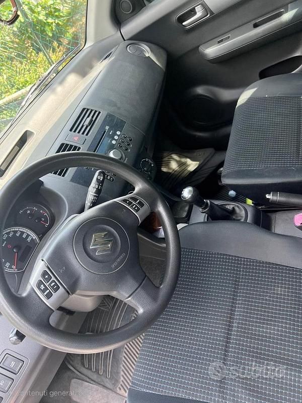 Usata Suzuki Swift 92 CV (67 kW) 2005 Grigio Utilitaria
