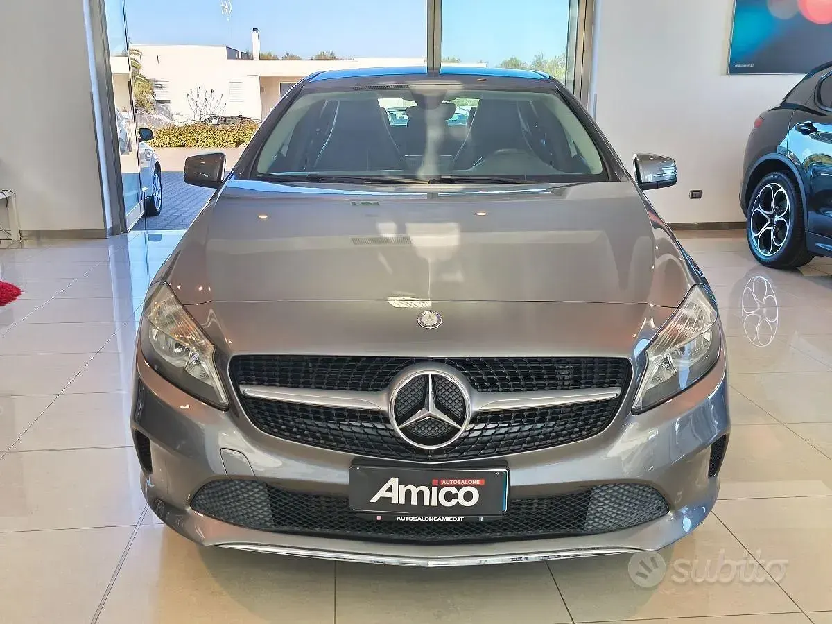 Usata Mercedes 180 109 CV (80 kW) 2015 Grigio Berlina