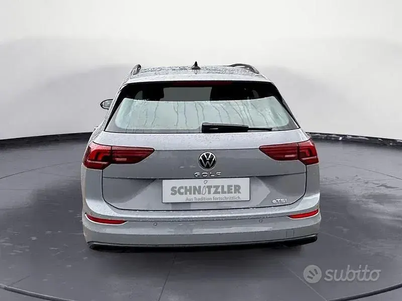 Usata VW Golf VIII Life 116 CV (85 kW) 2025 Grigio Station wagon