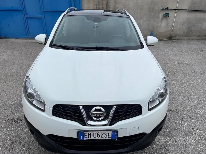 Usata Nissan Qashqai Tekna 130 CV (95 kW) 2012 Bianco SUV