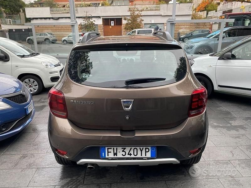 Usata Dacia Sandero Comfort 90 CV (66 kW) 2019 Marrone Berlina