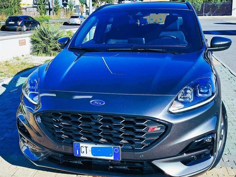 Usata Ford Kuga ST-Line 152 CV (111 kW) 2024 Grigio SUV
