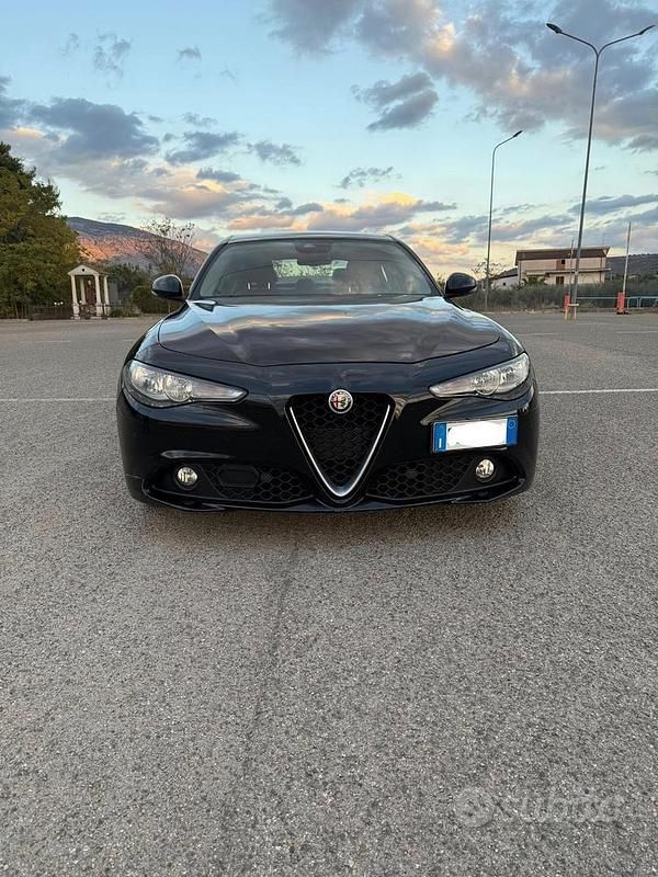 Usata Alfa Romeo Giulia 150 CV (110 kW) 2017 Nero Berlina