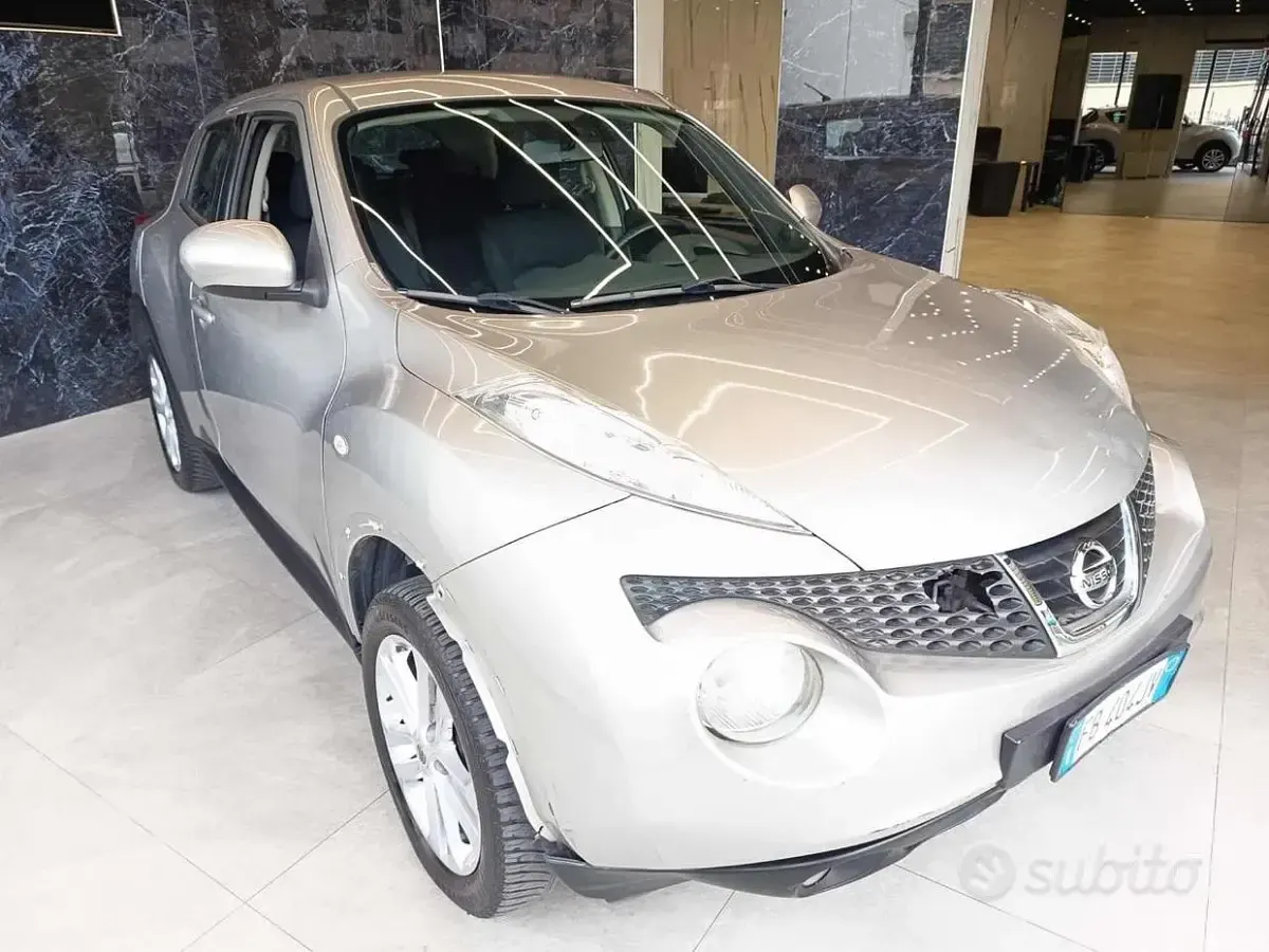 Usata Nissan Juke Tekna 110 CV (80 kW) 2015 Grigio scuro SUV