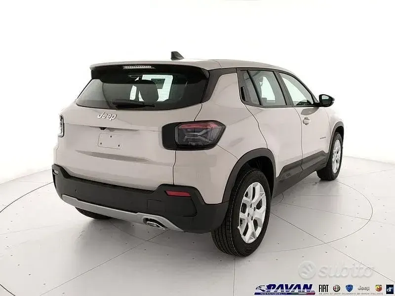 Nuova Jeep Avenger Altitude 101 CV (74 kW) 2025 Grigio SUV
