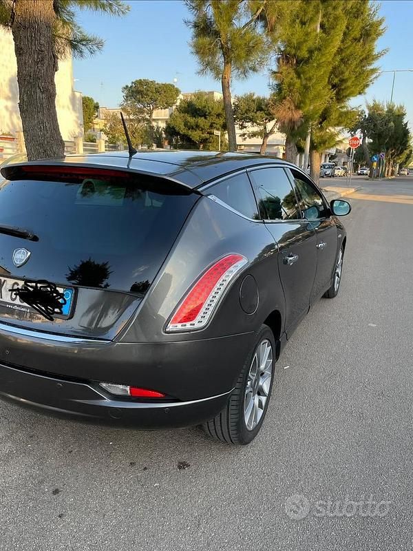 Usata Lancia Delta 120 CV (88 kW) 2009 Utilitaria