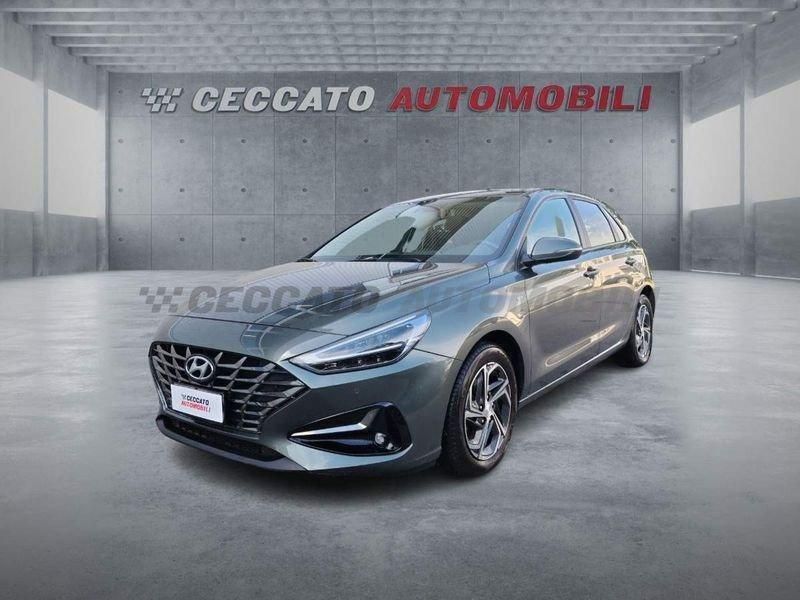 Grigio Usata 2023 Hyundai i30 Prime Tre volumi | 13.650 € (Ottimo prezzo) - Immagine 1/4