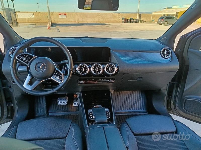 Usata Mercedes B180 Premium 116 CV (85 kW) 2020 Grigio Monovolume