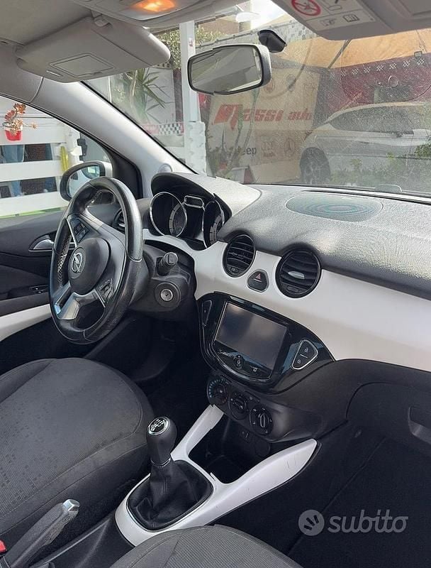 Usata Opel Adam 70 CV (51 kW) 2015 Nero Utilitaria