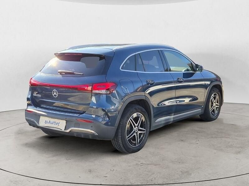 Begagnad Mercedes EQA250 Premium 139 kW (190 HK) 2023 Blå SUV