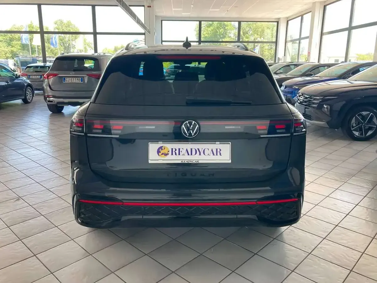 Usata VW Tiguan R-line 193 CV (141 kW) 2024 Nero SUV