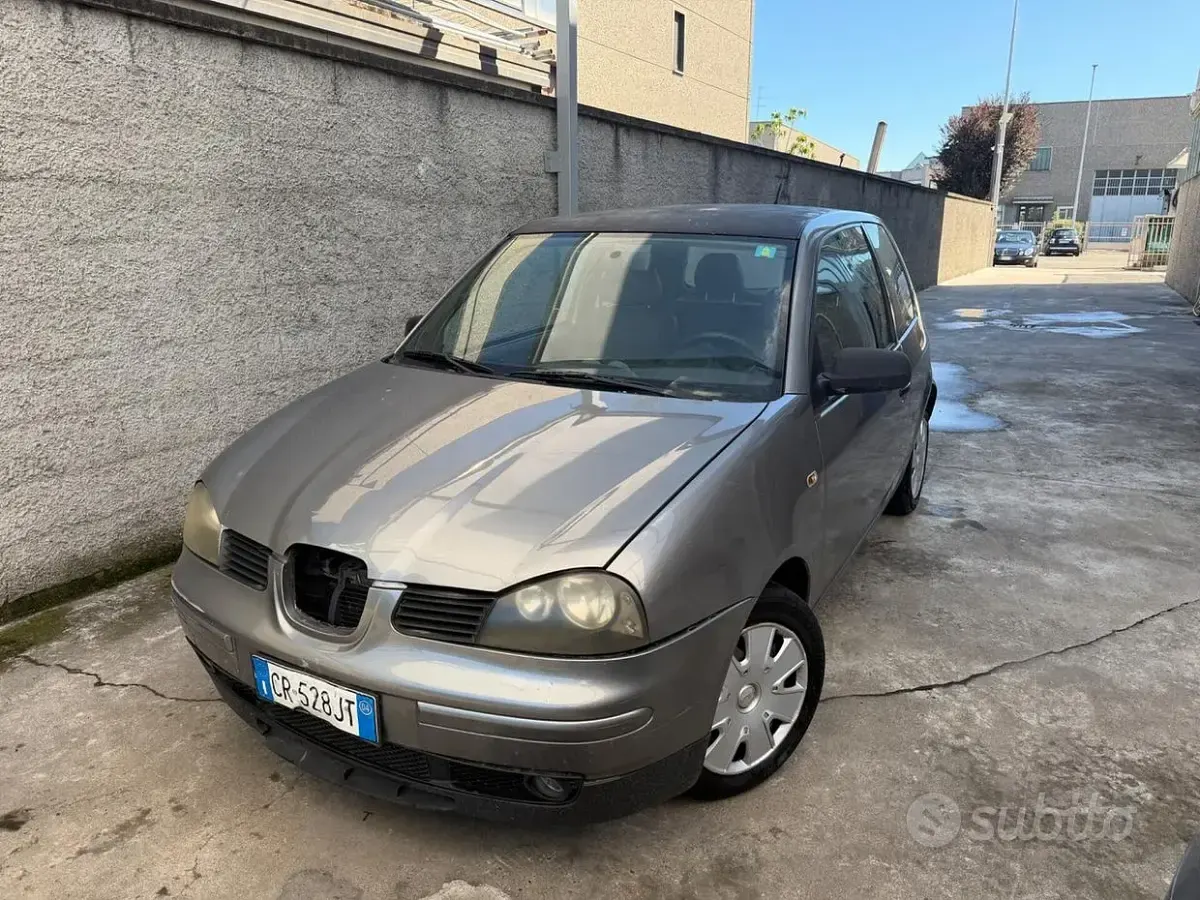 Usata Seat Arosa 50 CV (36 kW) 2004 Grigio Utilitaria