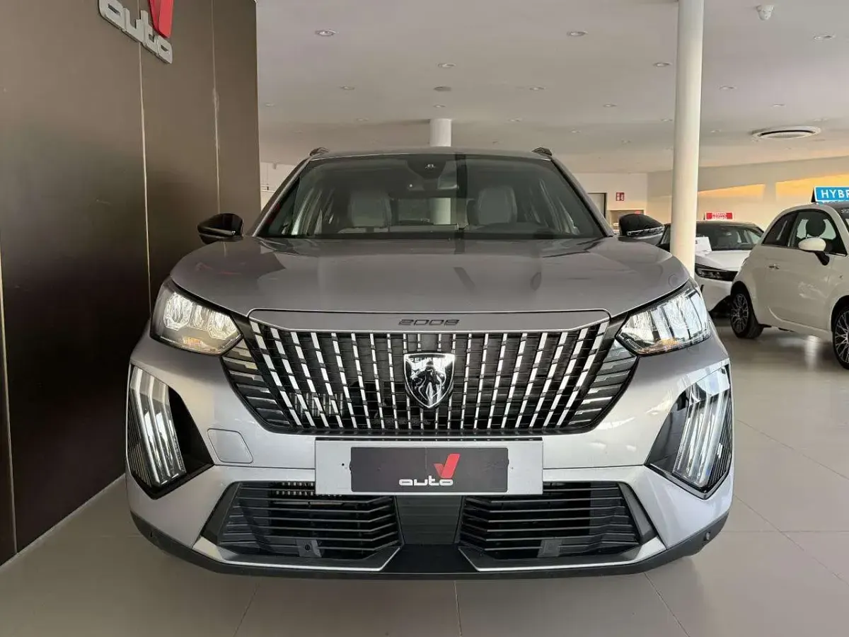 Usata Peugeot 2008 Allure 101 CV (74 kW) 2025 Grigio artense SUV