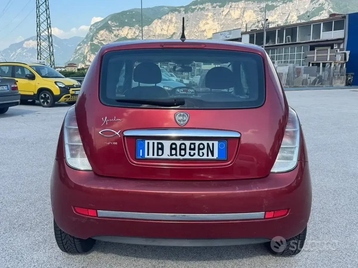 Usata Lancia Ypsilon 60 CV (44 kW) 2004 Rosso Utilitaria