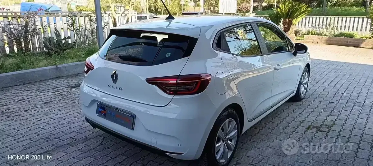Usata Renault Clio V Zen 85 CV (62 kW) 2019 Bianco Utilitaria