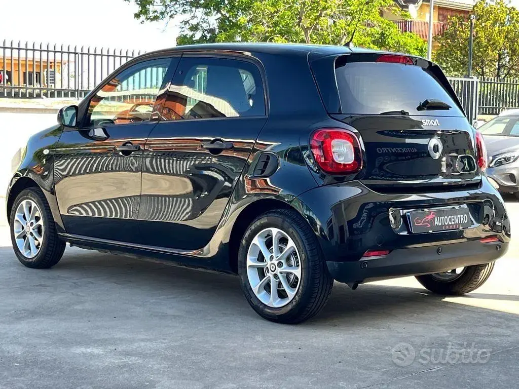 Usado Smart ForFour Passion 71 CV (52 kW) 2017 Negro Utilitario