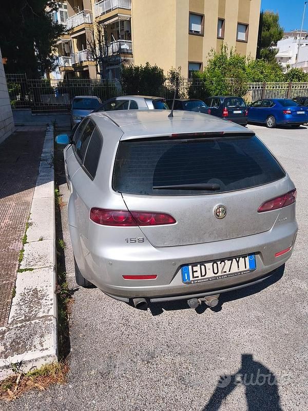Second-hand Alfa Romeo 159 120 CP (88 kW) 2010 Gri Break
