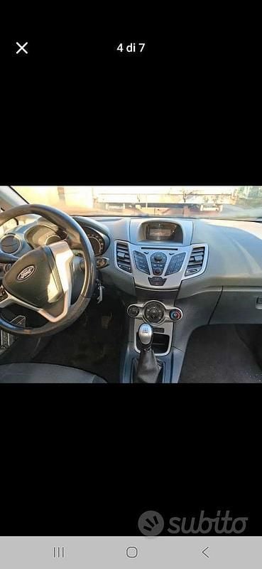Usata Ford Fiesta 68 CV (50 kW) 2009 Grigio Utilitaria