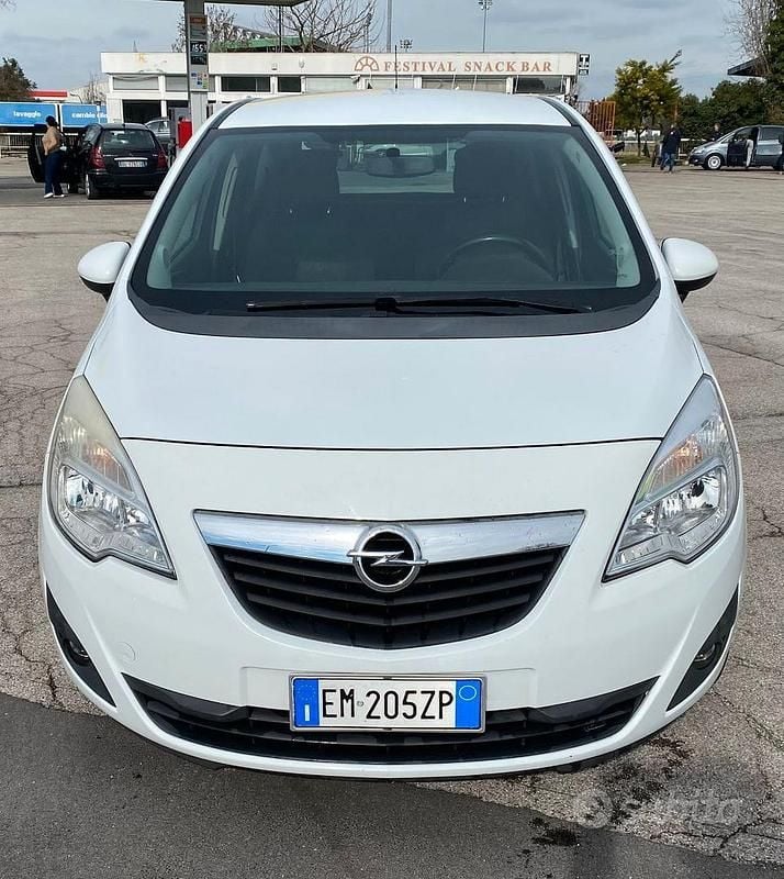 Usata Opel Meriva 95 CV (69 kW) 2012 Bianco Monovolume