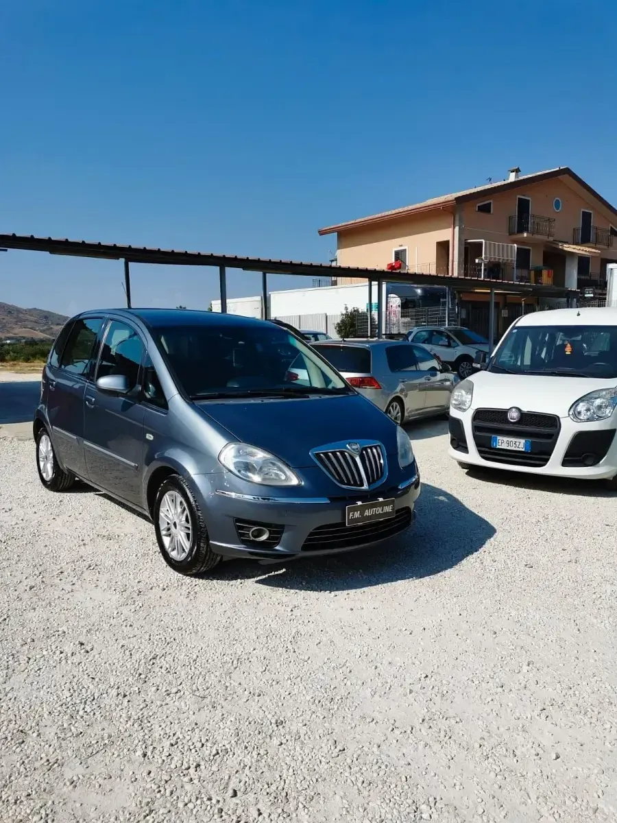 Usata Lancia Musa 90 CV (66 kW) 2010 Grigio Monovolume