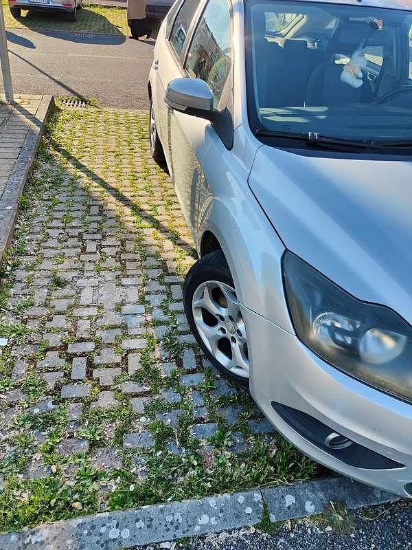 Begagnad Ford Focus 90 HK (66 kW) 2010 Silver Sedan