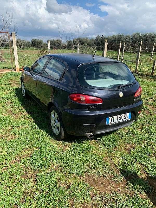 Usata Alfa Romeo 147 Distinctive 105 CV (77 kW) 2008 Nero Utilitaria