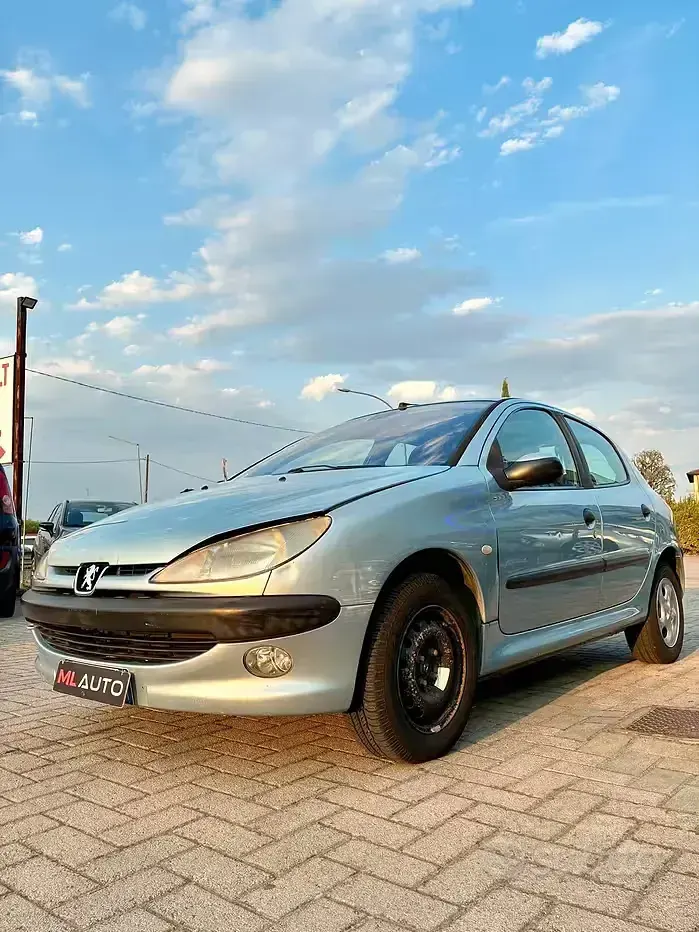 Usata Peugeot 206 90 CV (66 kW) 2003 Grigio Berlina
