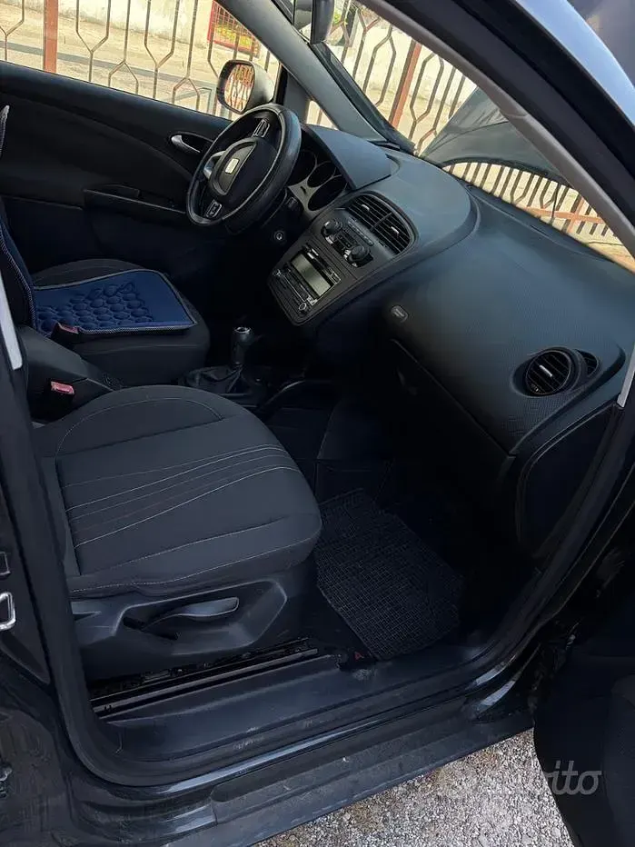 Usata Seat Altea 102 CV (75 kW) 2011 Grigio SUV