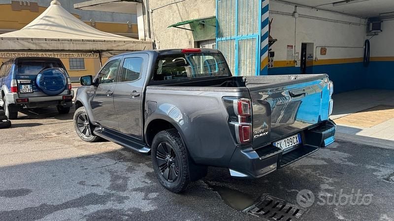 Usata Isuzu D-Max 163 CV (119 kW) 2022 Grigio Pick-up