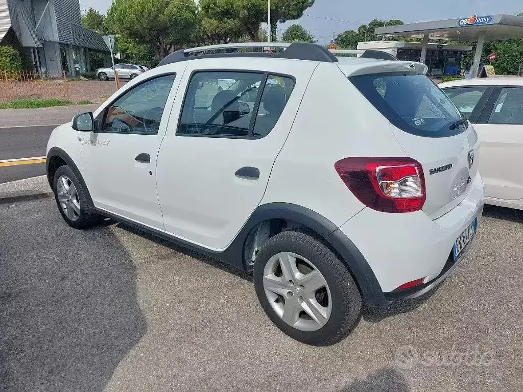 Usata Dacia Sandero Prestige 90 CV (66 kW) 2014 Bianco pastello Berlina