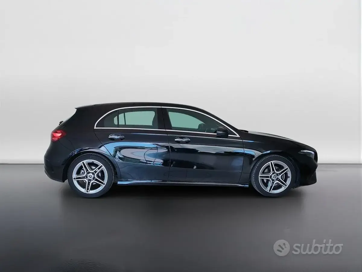 Usata Mercedes A180 AMG 136 CV (100 kW) 2024 Nero notte Berlina