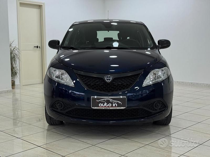 Usata Lancia Ypsilon 69 CV (50 kW) 2018 Blu Utilitaria