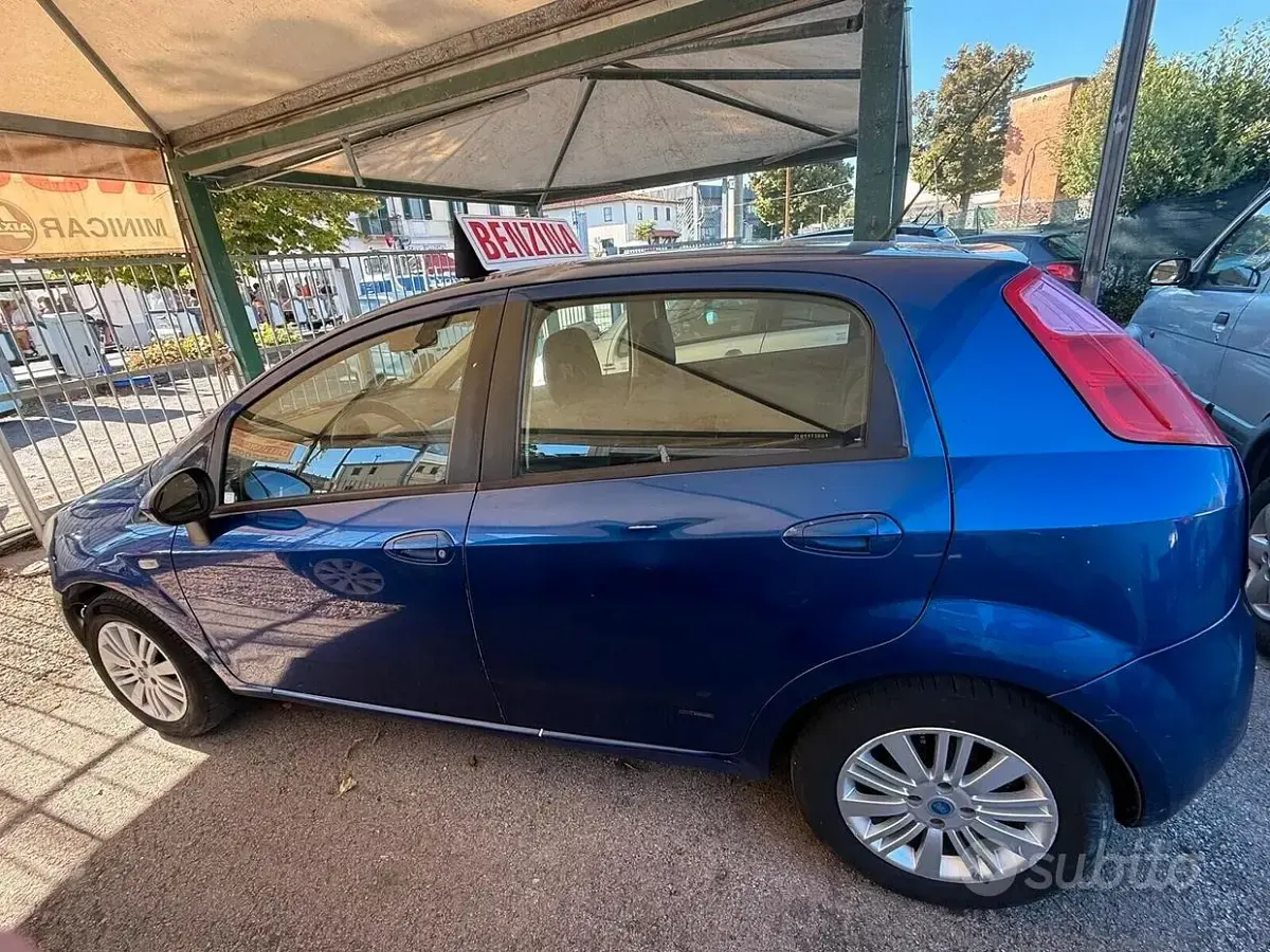 Usata Fiat Grande Punto 95 CV (69 kW) 2010 Bluazzurro Utilitaria