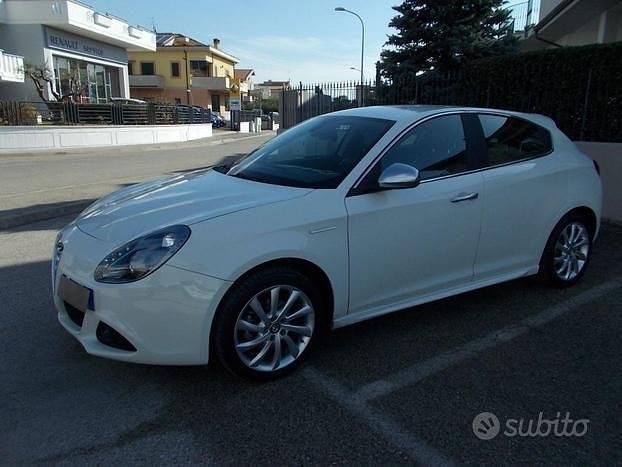 Usata Alfa Romeo Giulietta Distinctive 120 CV (88 kW) 2011 Bianco Utilitaria