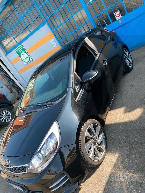 Usata Kia Rio 90 CV (66 kW) 2016 Nero Utilitaria
