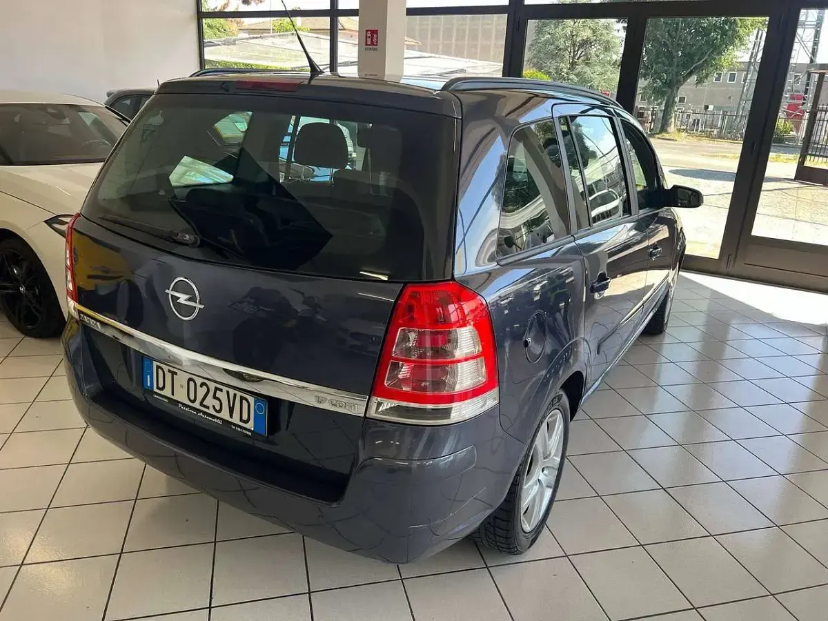 Usata Opel Zafira Cosmo 110 CV (80 kW) 2009 Grigio Monovolume