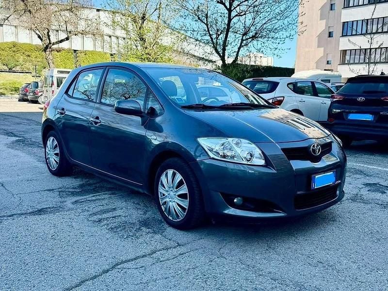 Usata Toyota Auris 124 CV (91 kW) 2009 Grigio Utilitaria
