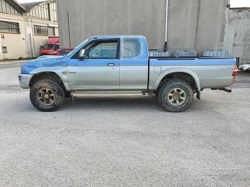 Usata Mitsubishi L200 100 CV (73 kW) 1999 Blu Pick-up