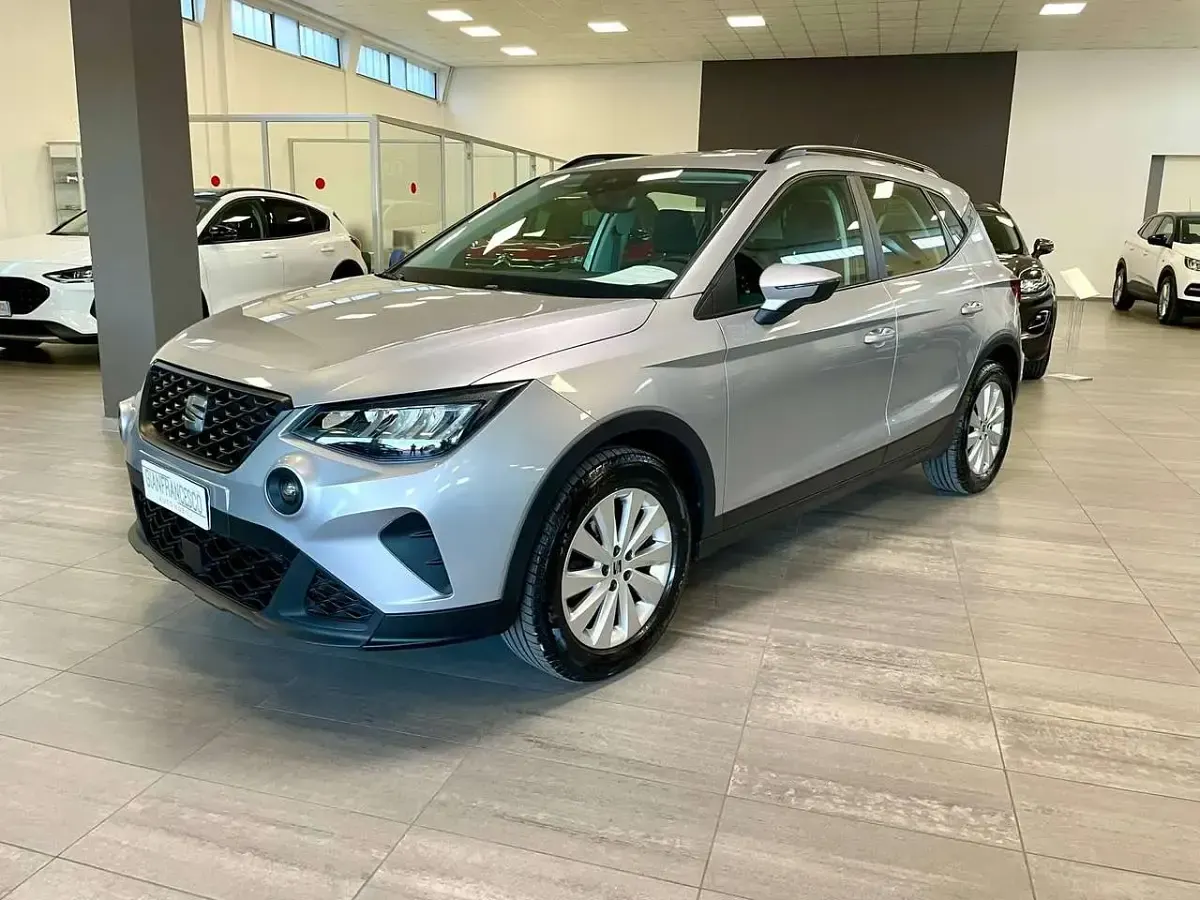 Usata Seat Arona Style 95 CV (69 kW) 2023 Argento SUV
