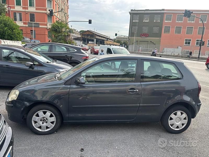 Usata VW Polo Comfortline 69 CV (50 kW) 2007 Grigio Berlina